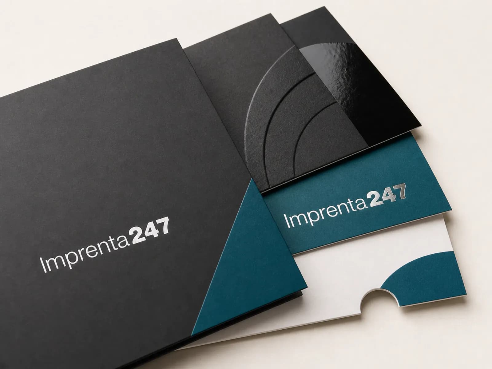 Muestras con relieve, barniz y acabados especiales de Imprenta247