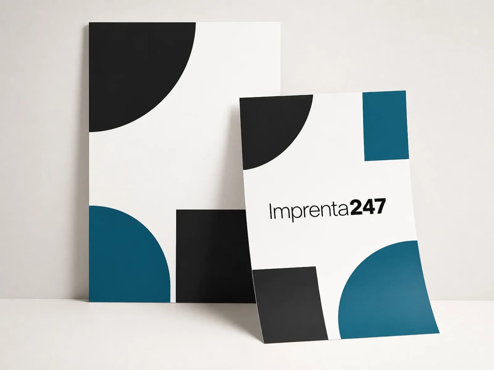 Afiches publicitarios impresos con la marca Imprenta247